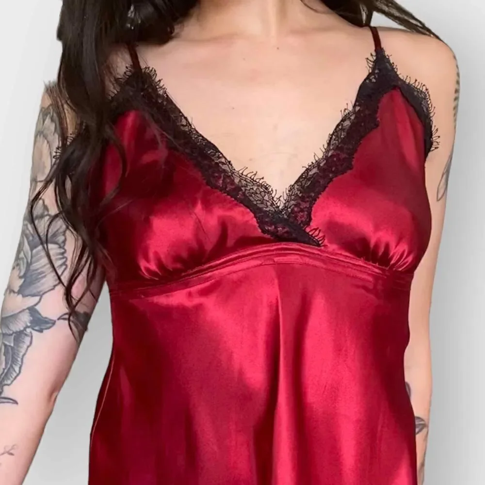 Vintage Romantic Red Satin & Black Lace Nightgown, 90’s Jones New York - Picture 4 of 11